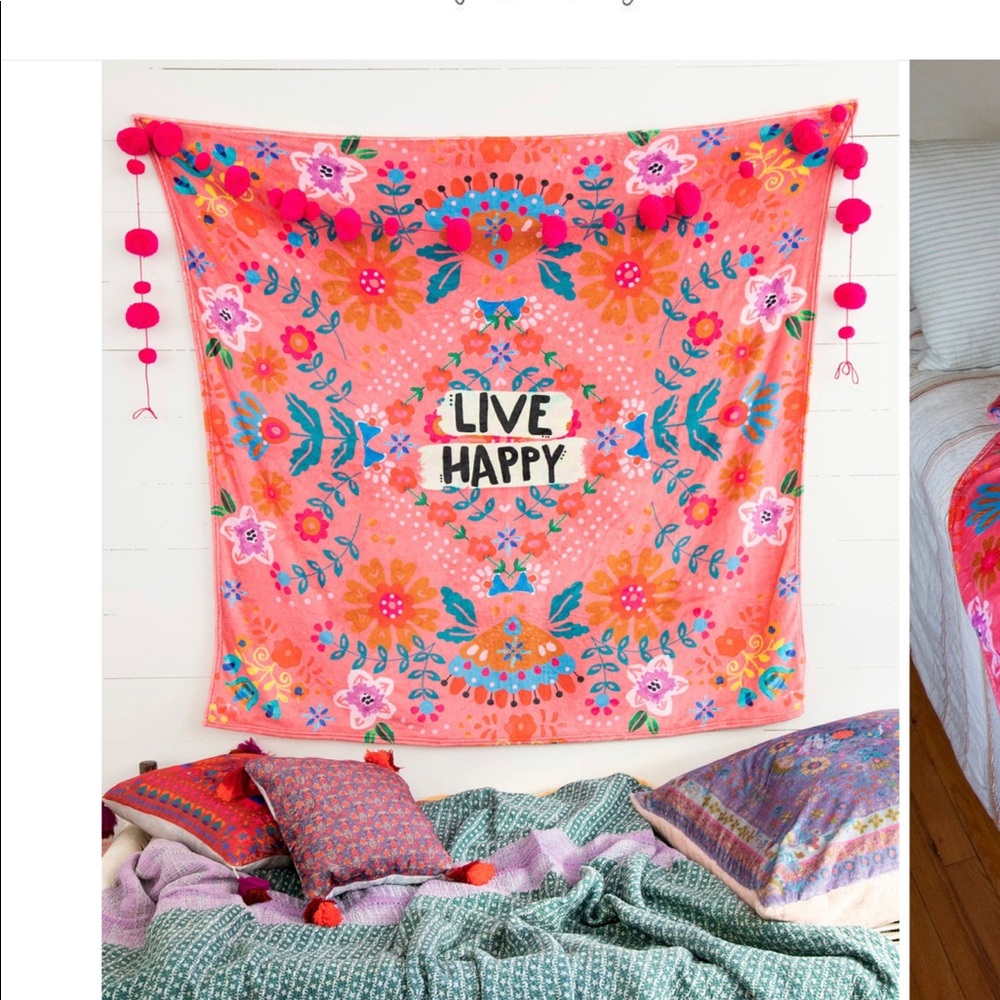 Lightweight blanket or wall tapestry